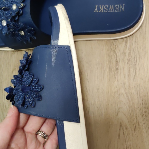 Adorable Blue Slides, Size 8-9 - Picture 6 of 9